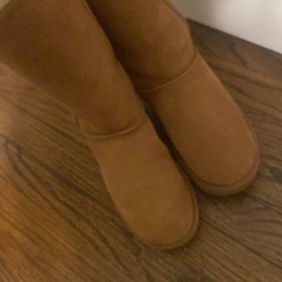 Uggs - Picture 8 of 8